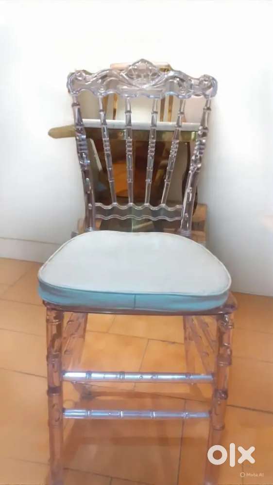 Banquet chair with cushion