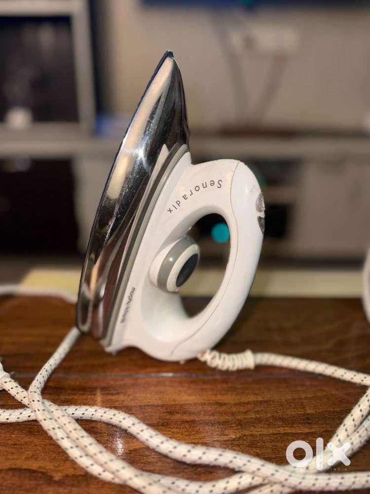 Morphy Richards Senora DLX 1000 Watt Dry Light Iron