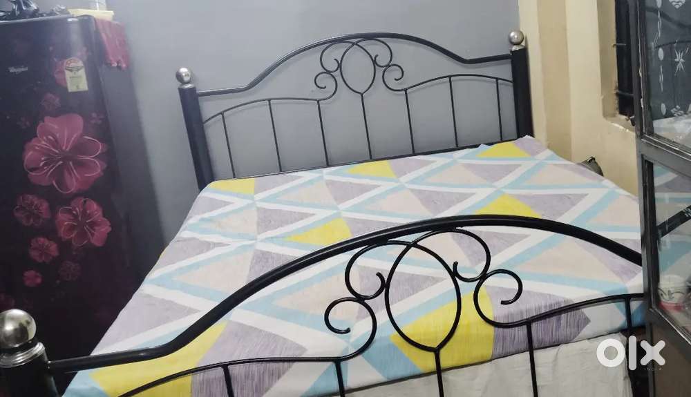 Iron bed new conditions with matres urgent sale