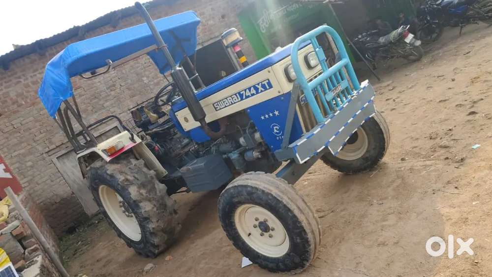 Tractors & trolly 2500 hours chala hua hai