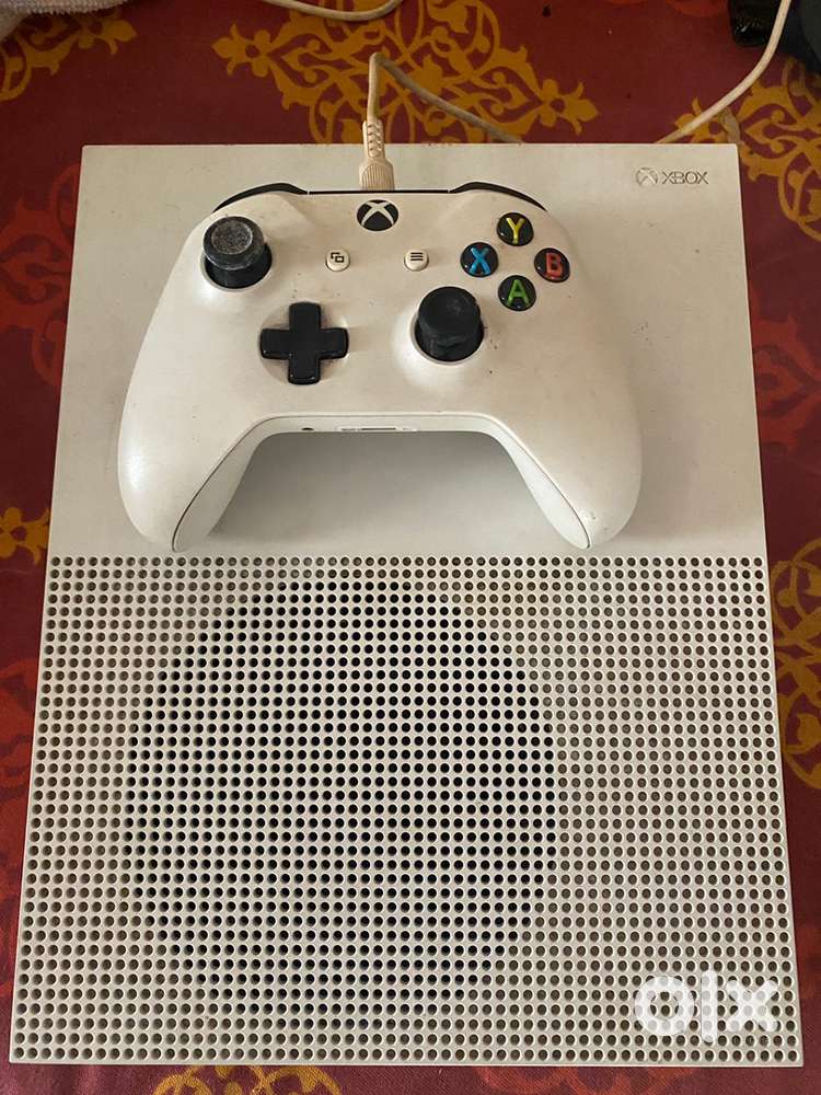 Xbox One with controller