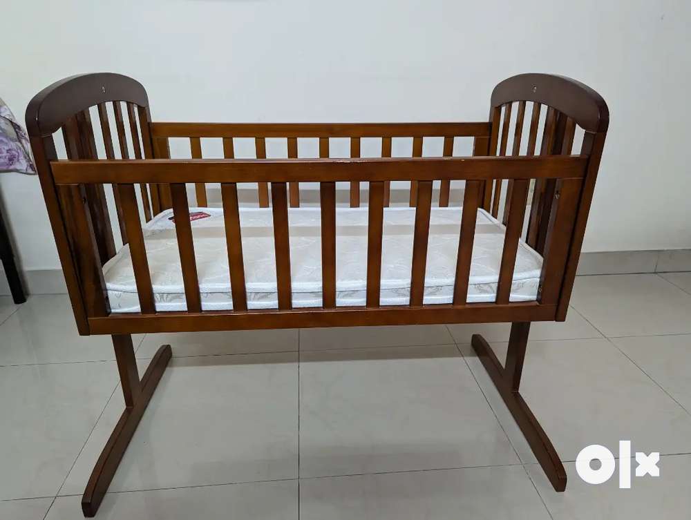 Baby crib and cot