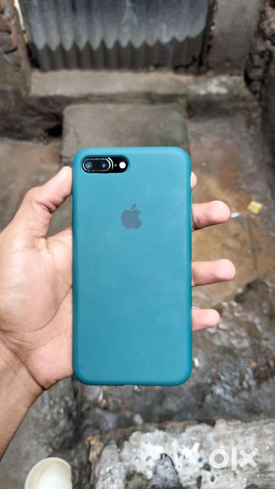 Iphone 7 plus storage 128gb with new battery health 100%