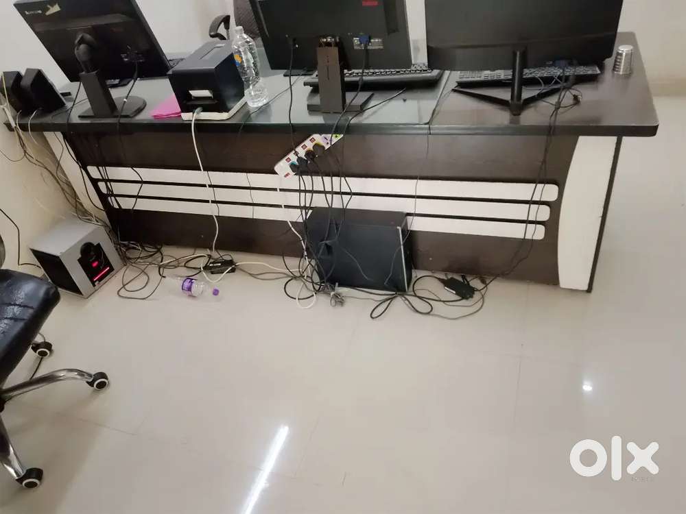 Computer table