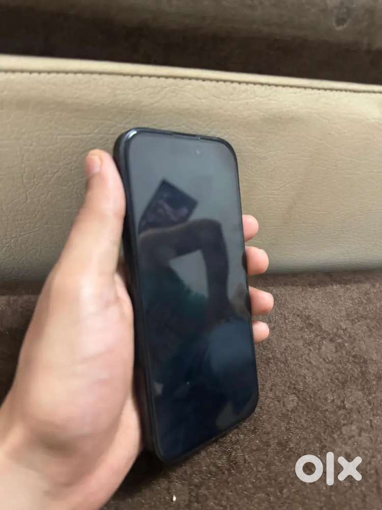Iphone 15 black v