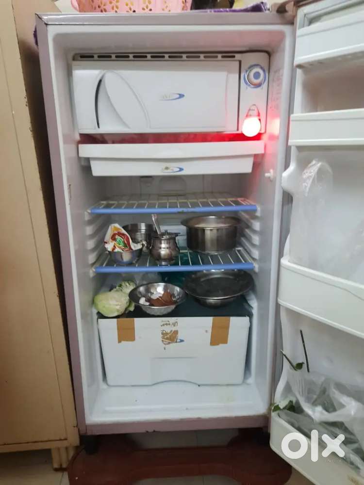 7 years old fridge available for sale