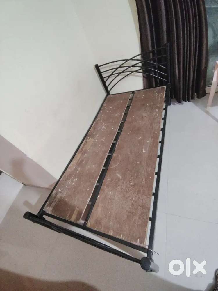 Metal Single Bed Frame with Wooden Base – Good Condition