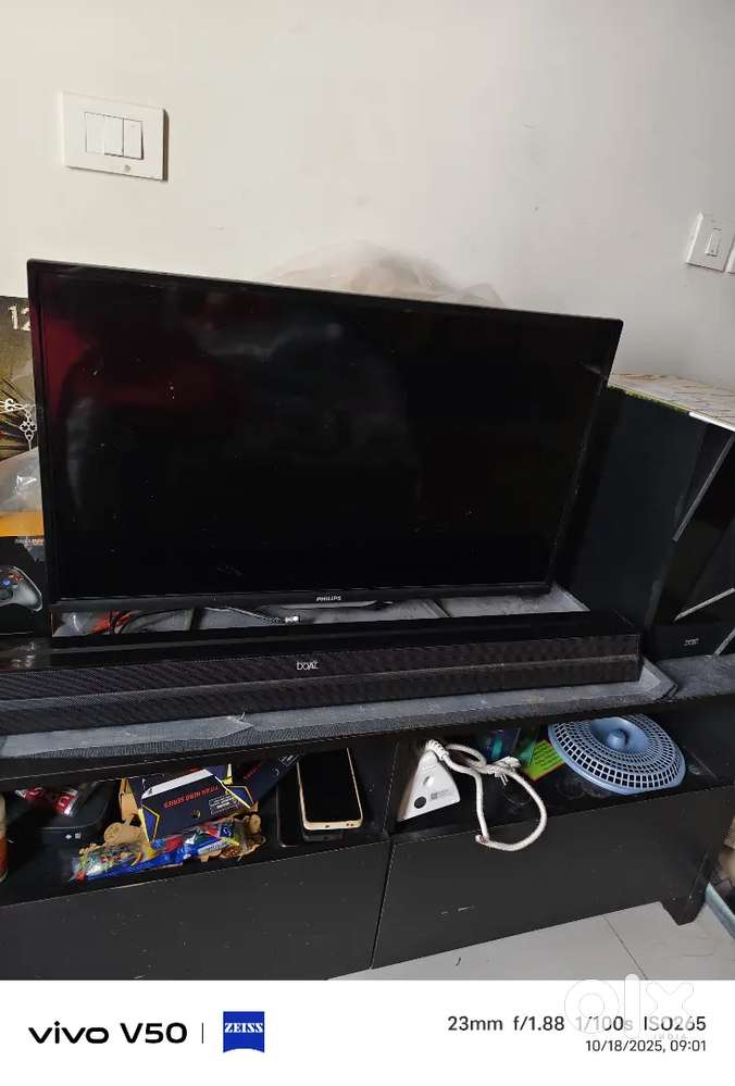 Tv unit , wardrobe, tv 32 inches