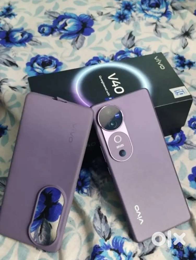 Vivo v40 8/128  10 months old mobile