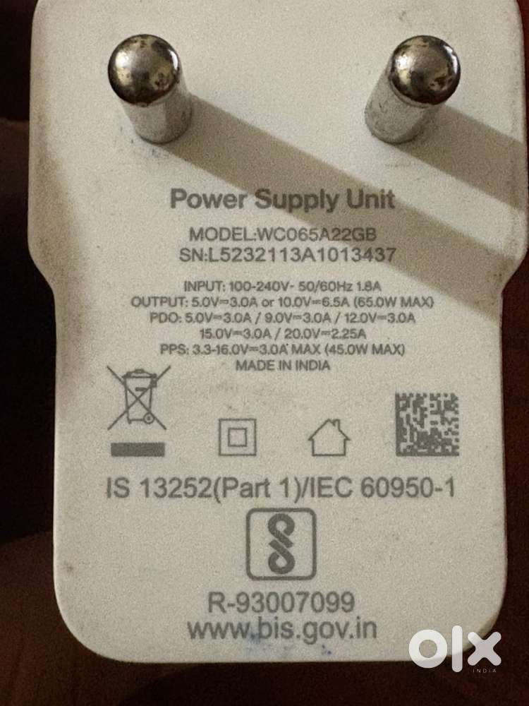 Oneplus 65 Wrap Charger with cable
