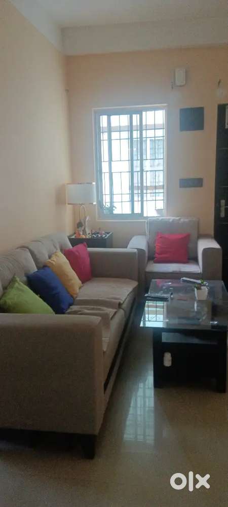 4 seater sofa and center table