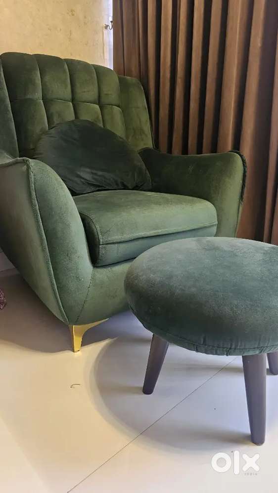 Modern royal accent velvet sofa