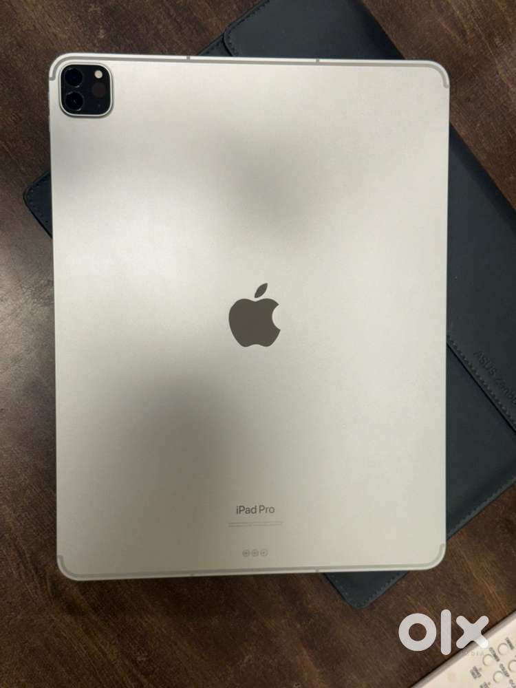 iPad Pro (12.9-inch) (6th generation)