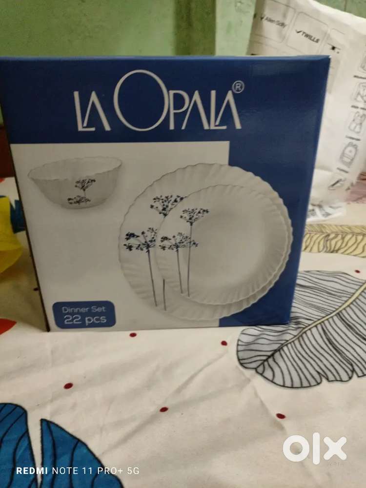 Laopala Dinner set of 22 pcs.Totally new and sealed package
