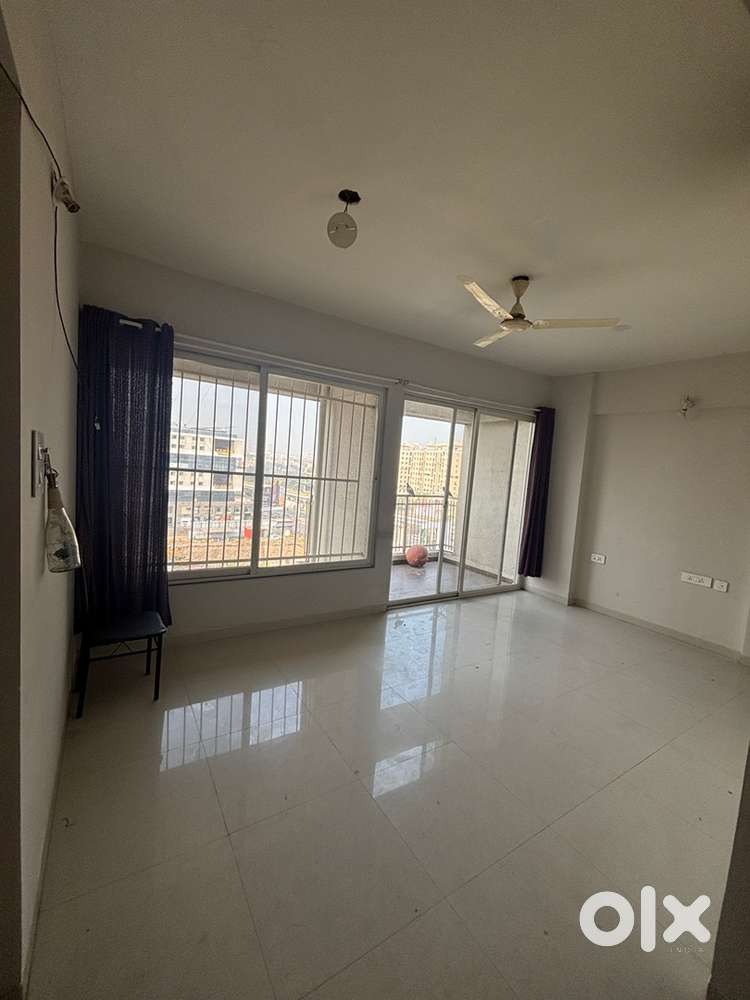 2bhk Unfurnished flat near Wakad Bridge – Flatmates Needed
