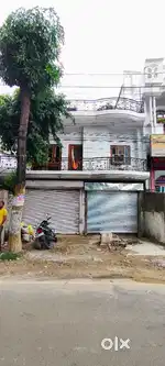 Very prime location patrakaar Puram Gomti Nagar showroom for rent