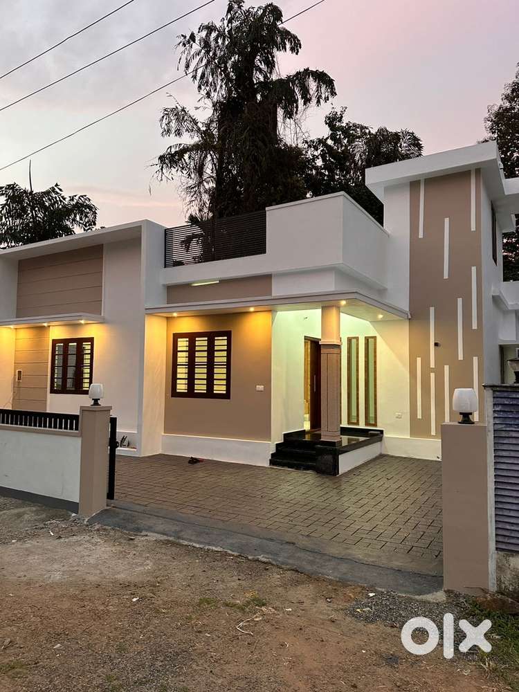 5 cent 1065 sqft 2 bhk + stair room Kakkanad Pallikkara