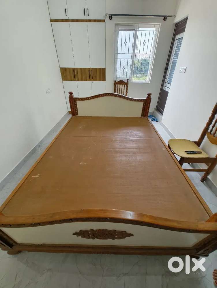 STRONG ANTIQUE WOODEN BED/COT FOR SALE