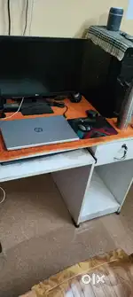 Computer table