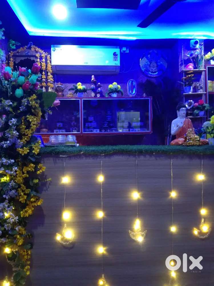 Female staff ki need hai