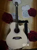 Sel my guiter it's 3month old