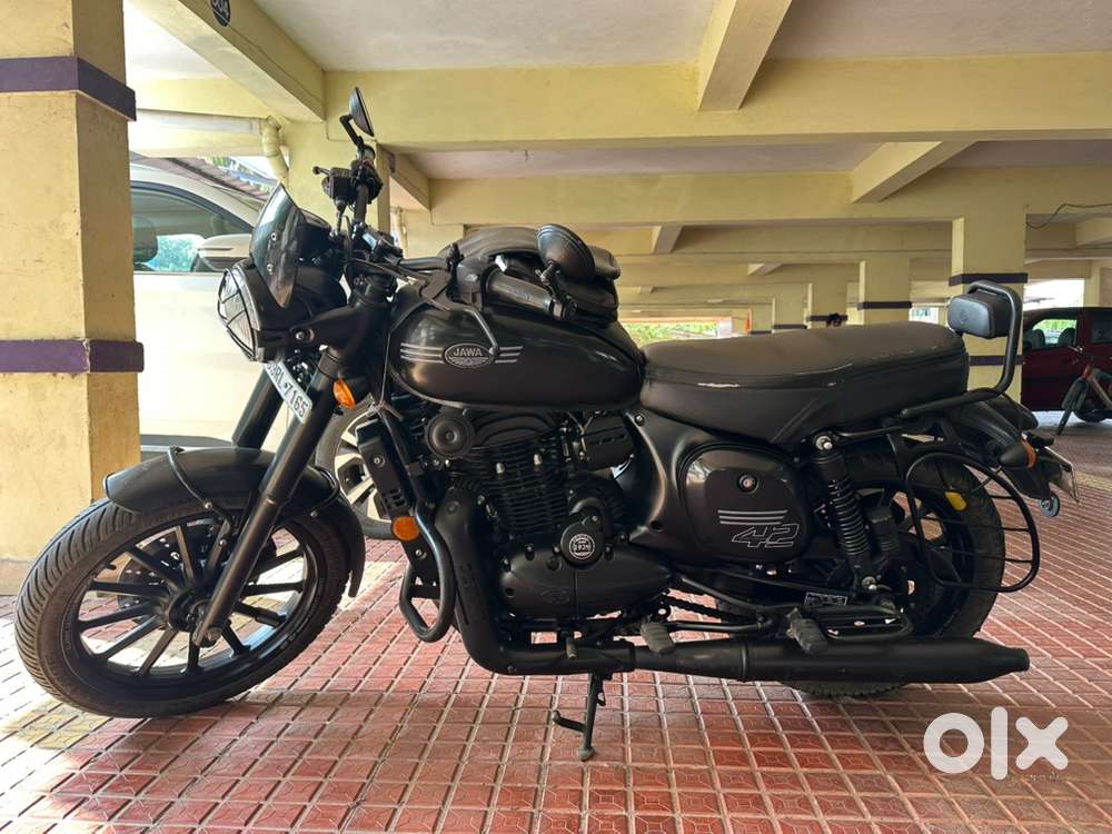 Jawa 42 Black