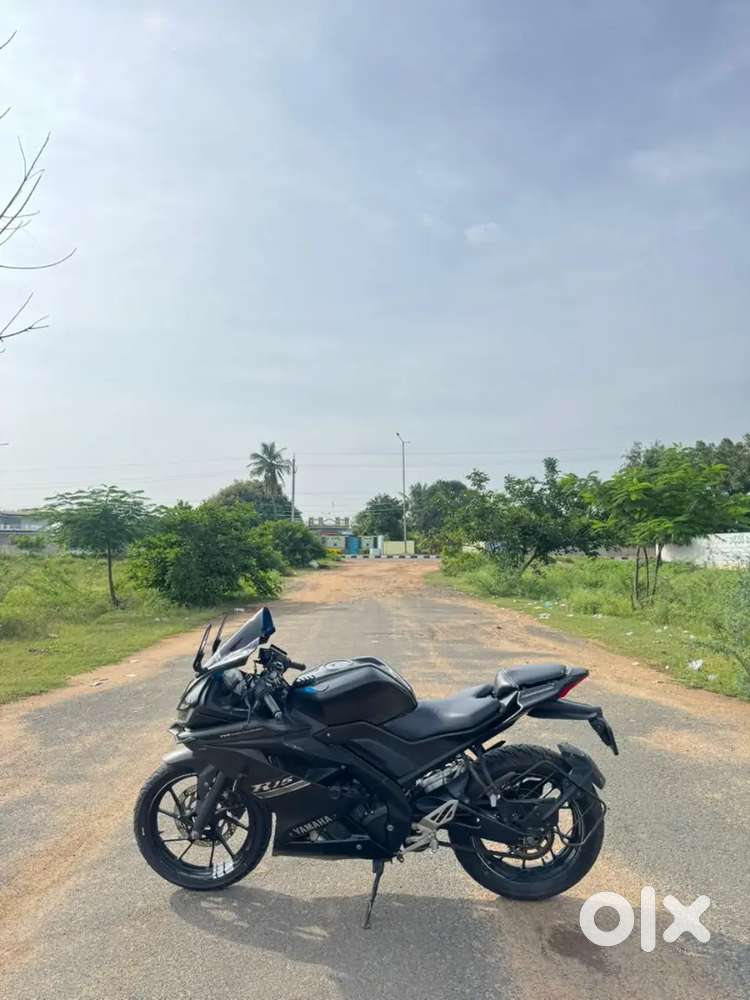 R15v3 bs6 black edition