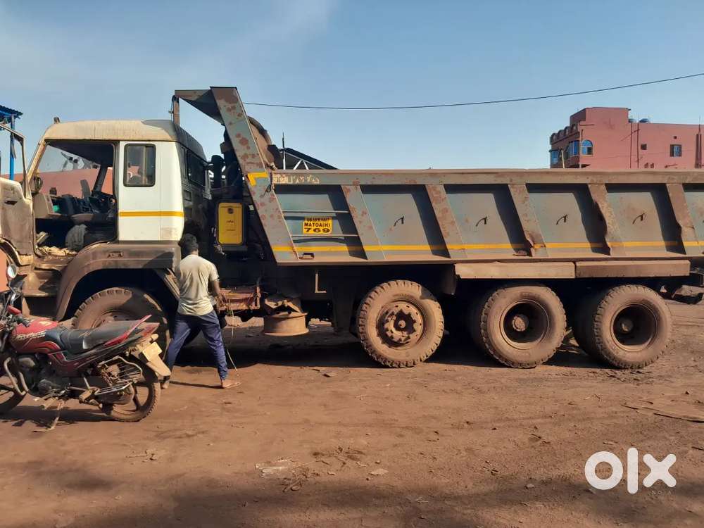 12 wheeler tata hyva