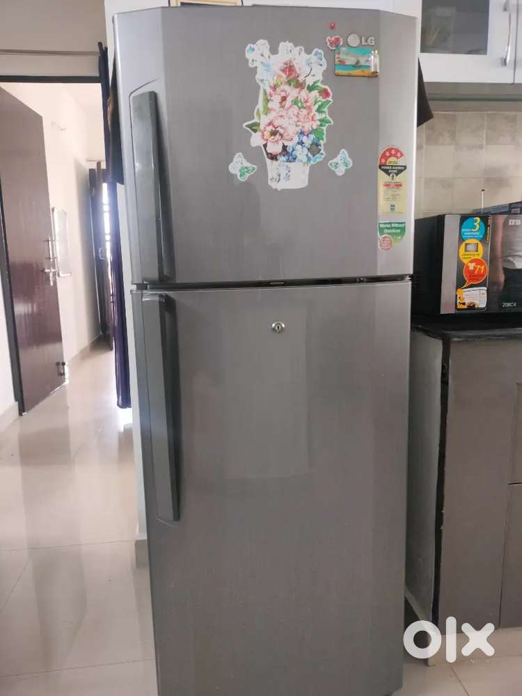 Good condition working fridge (LG)