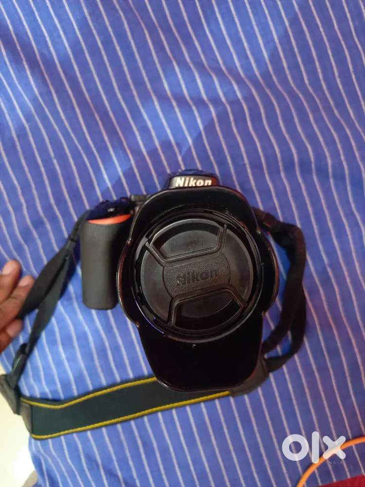 NIKON D5600 with 18-55mm lens and bag