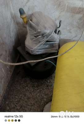 Dental cheyar with compressor