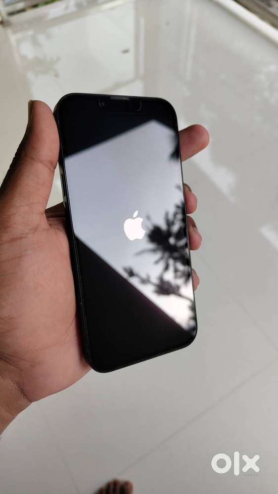 Apple iPhone 13 – 128GB (Excellent Condition)