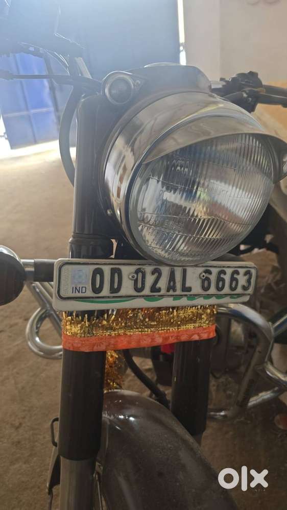 Royal Enfield classic 350, 8 year bullet