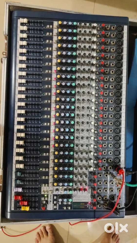 Soundcraft audio mixer with case
