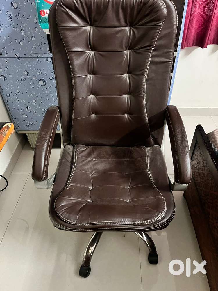 Revolving chair