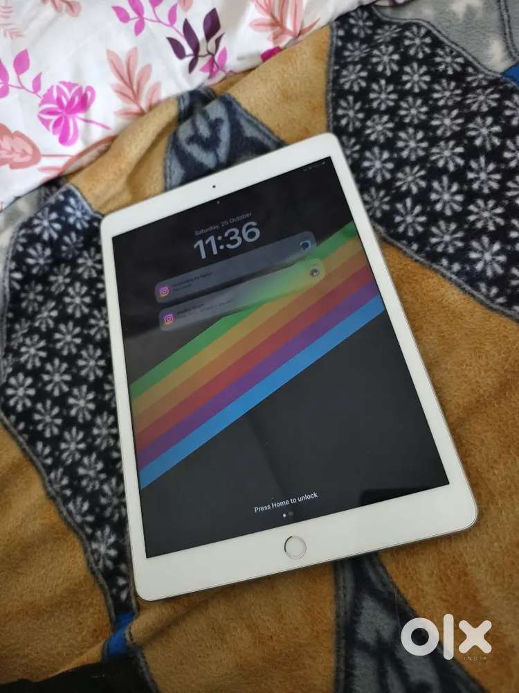 8th Gen 32gb excellent condition