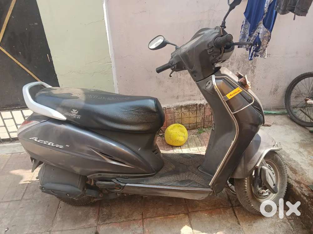 Daily on rent activa 3g only 268 rs per day charge.