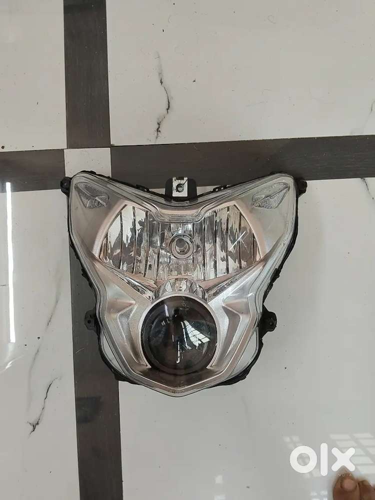 RS 200 headlight