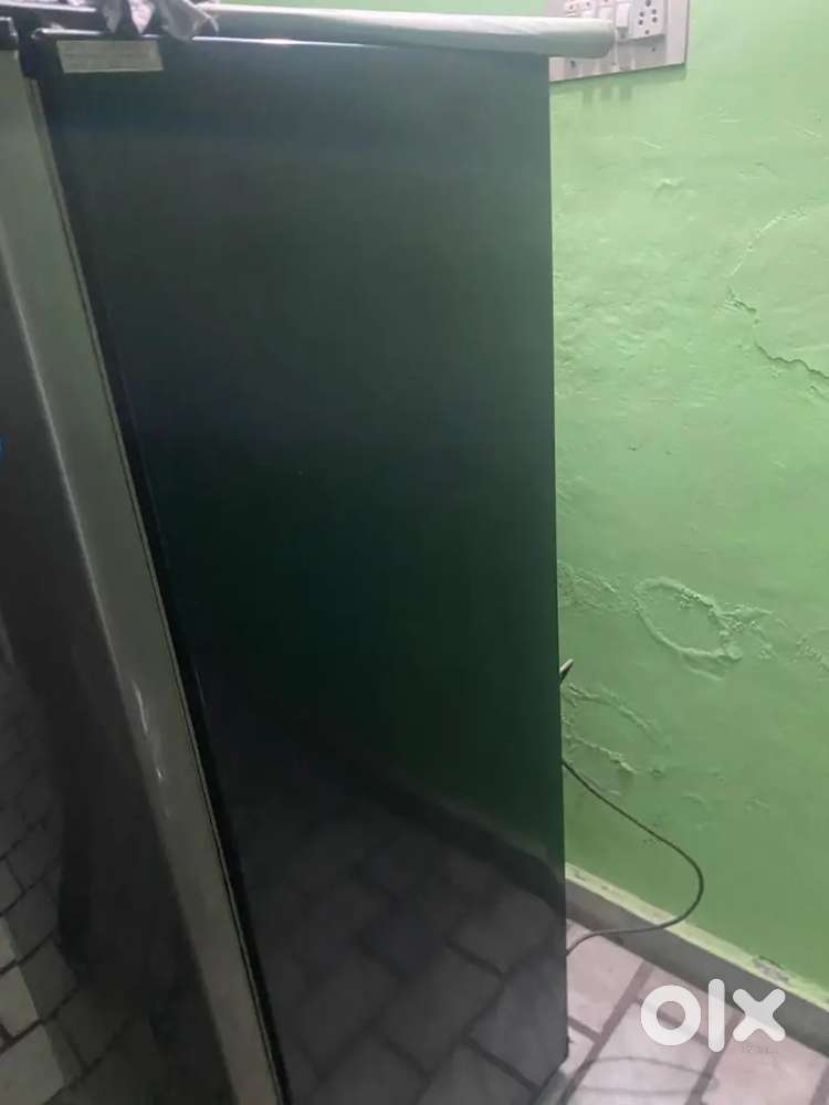 Whirlpool single door 266 lt.