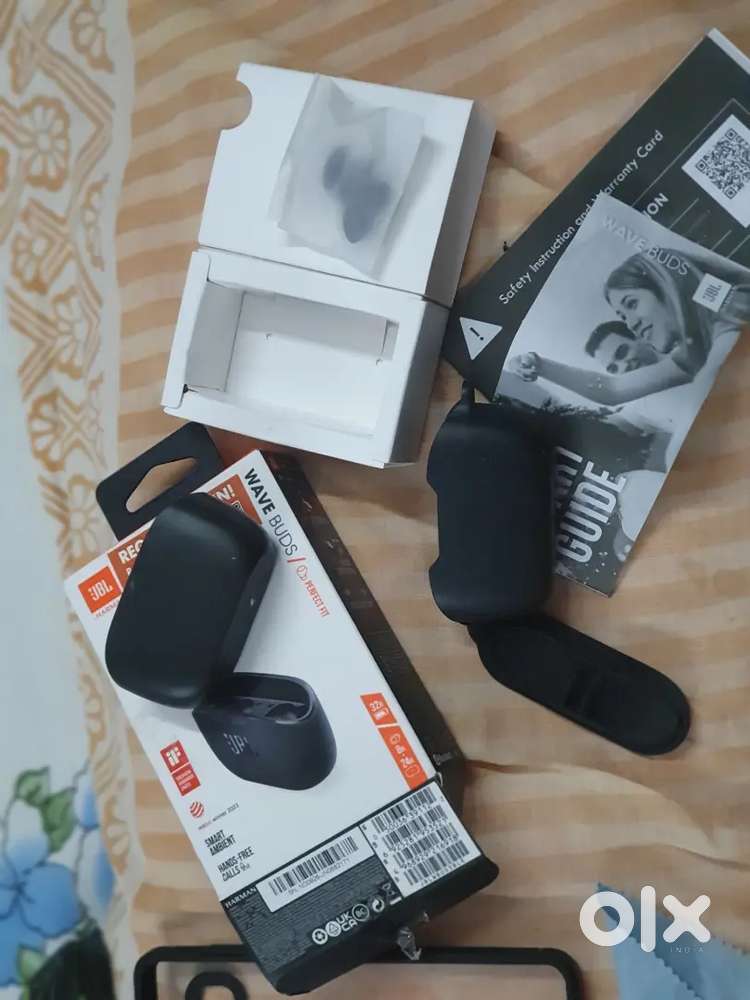 Jbl Wave Buds  in Black