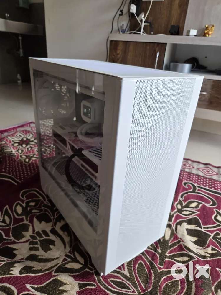 Ryzen 7 9800X3D  RTX 5080 Ultra White Gaming PC (justsome Weeks Used)