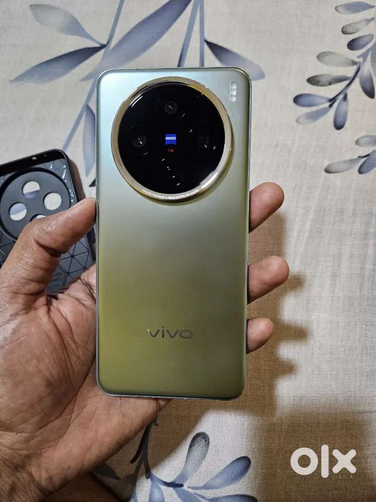 Vivo x200 , 512gb, green 20 days old with Bill box charger urgent sale