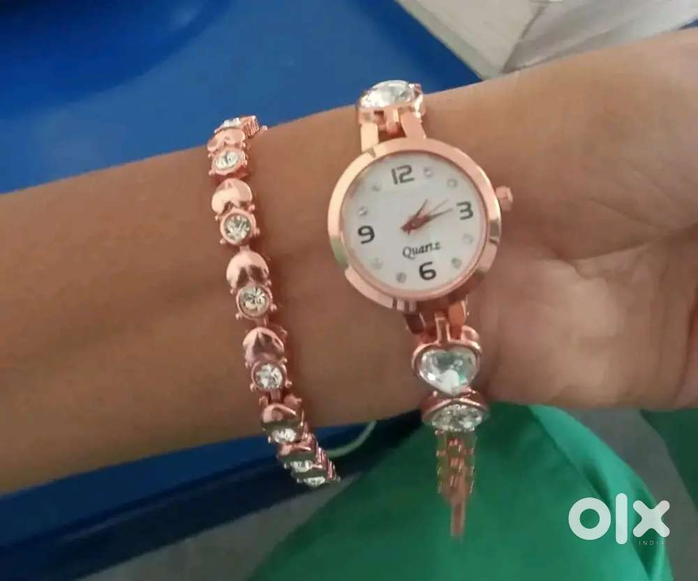 Trendy New Design Analog watch and Bracelet Combo For Women