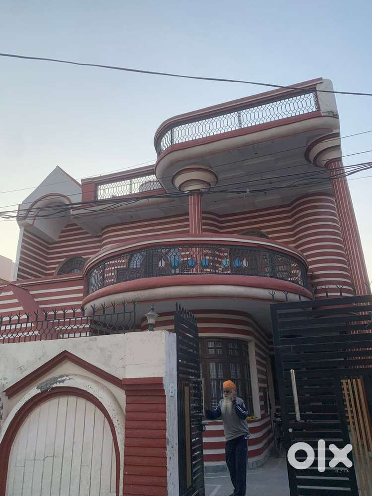 Only gov imploy or bankers