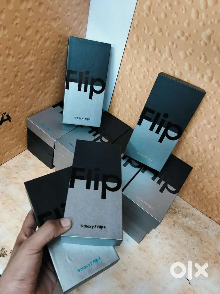 Samsung z flip4 5g 256gb box packed with. Bill and seller warranty
