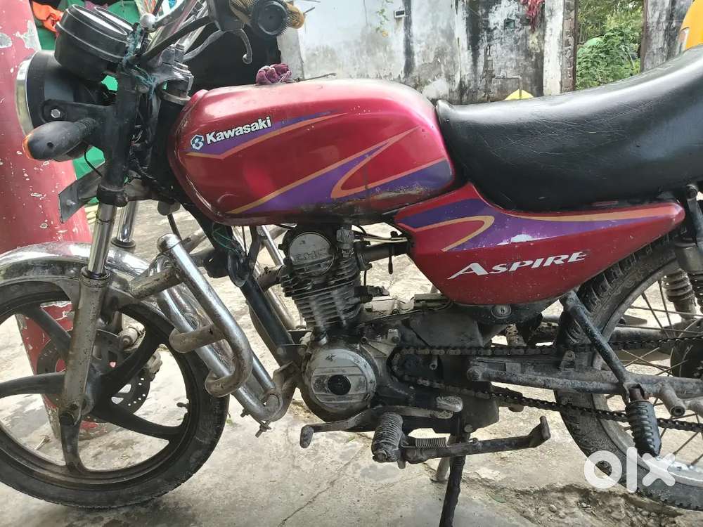 Bahut badhiya condition mein Hai 2002 model bike hai