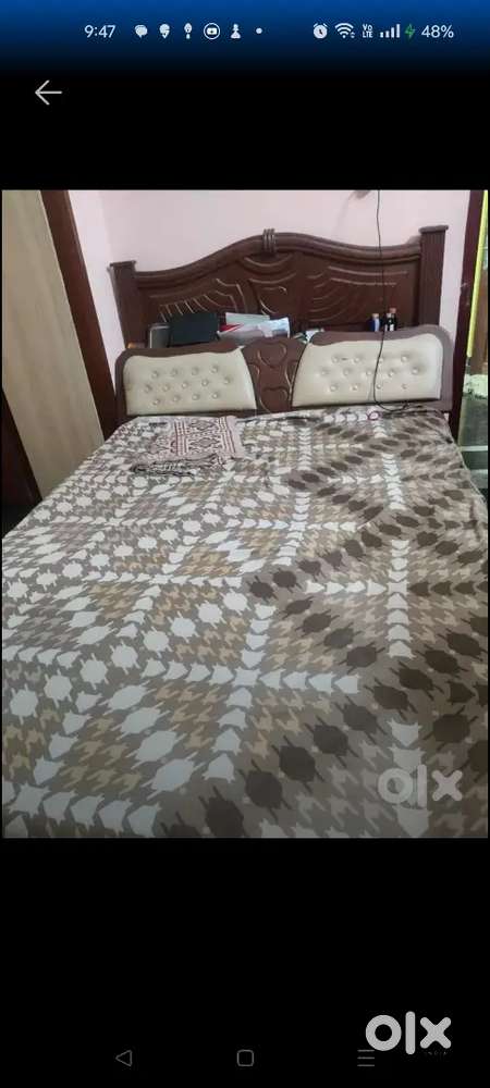 COT.   ,QUEEN SIZE , engineering WOOD