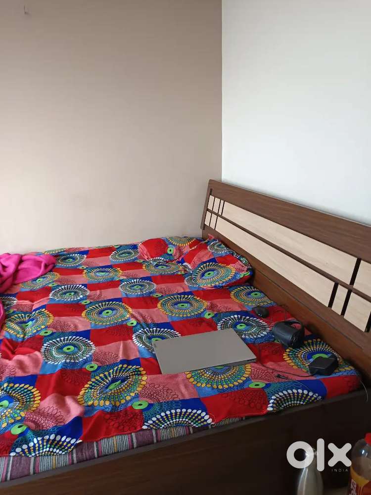 6,6 King Size Bed With 4 Boxes Drawer