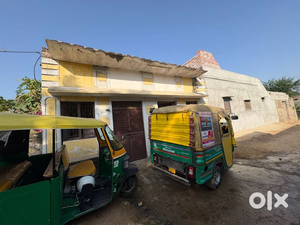 Road kinare par ghar ghar ke kagaj vgera sab complete hai