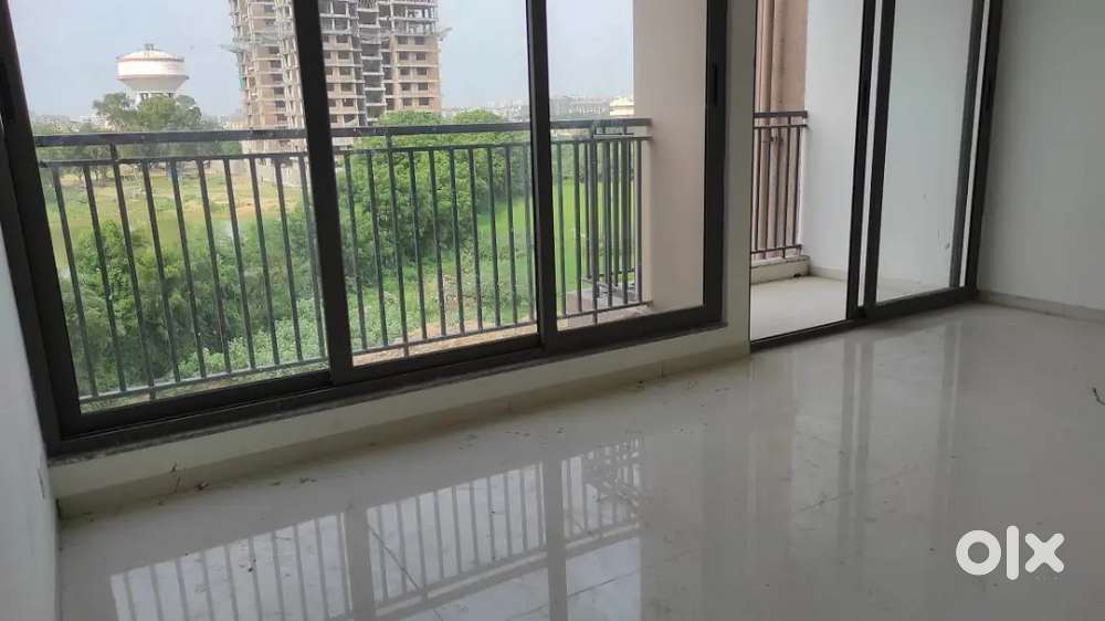 2 bhk flat for rent with modular kitchen, curtain pipes, bird net